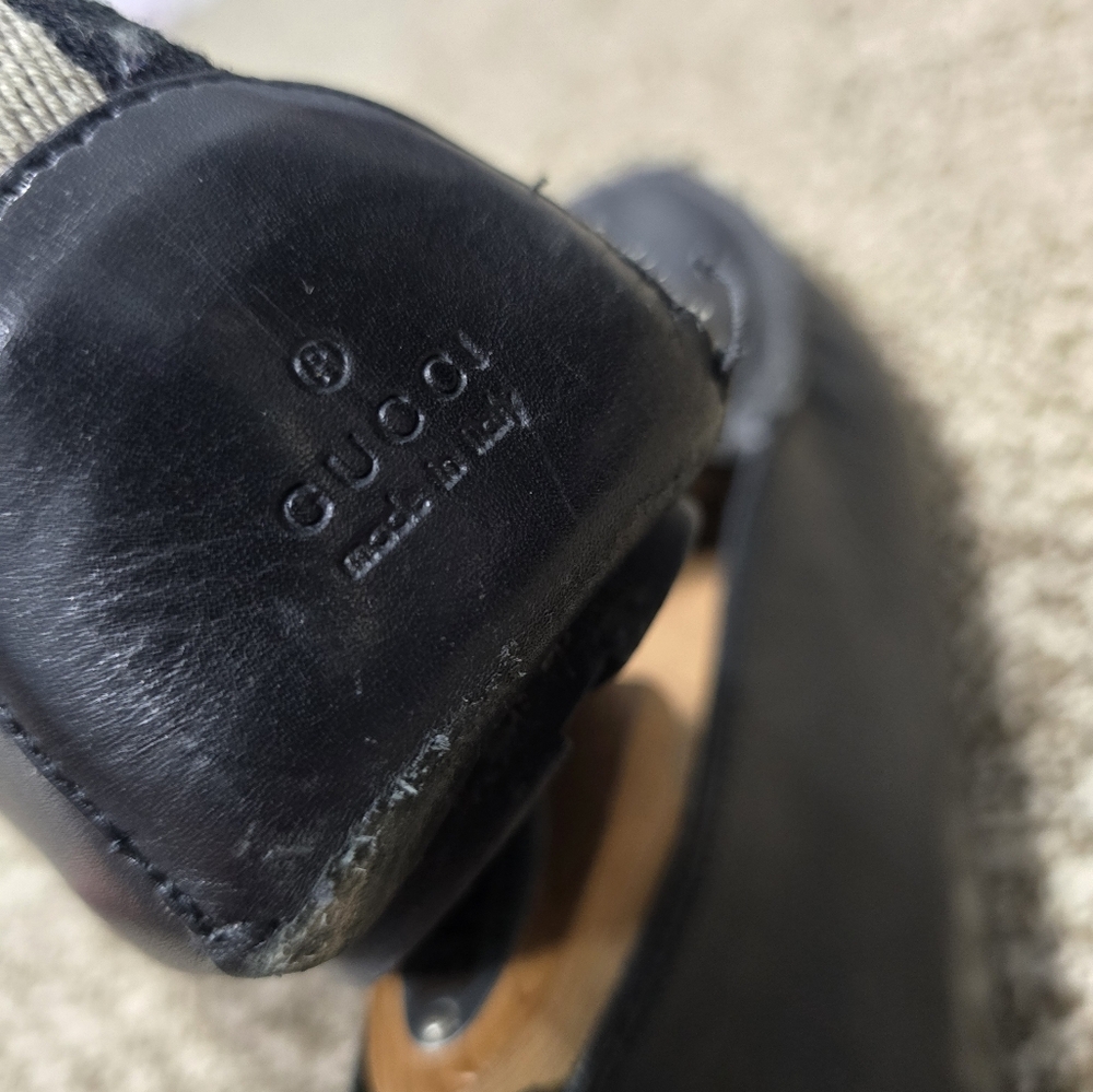 Gucci Black Leather Slip-On Loafers with Apron Stitching - Picture 9 of 10